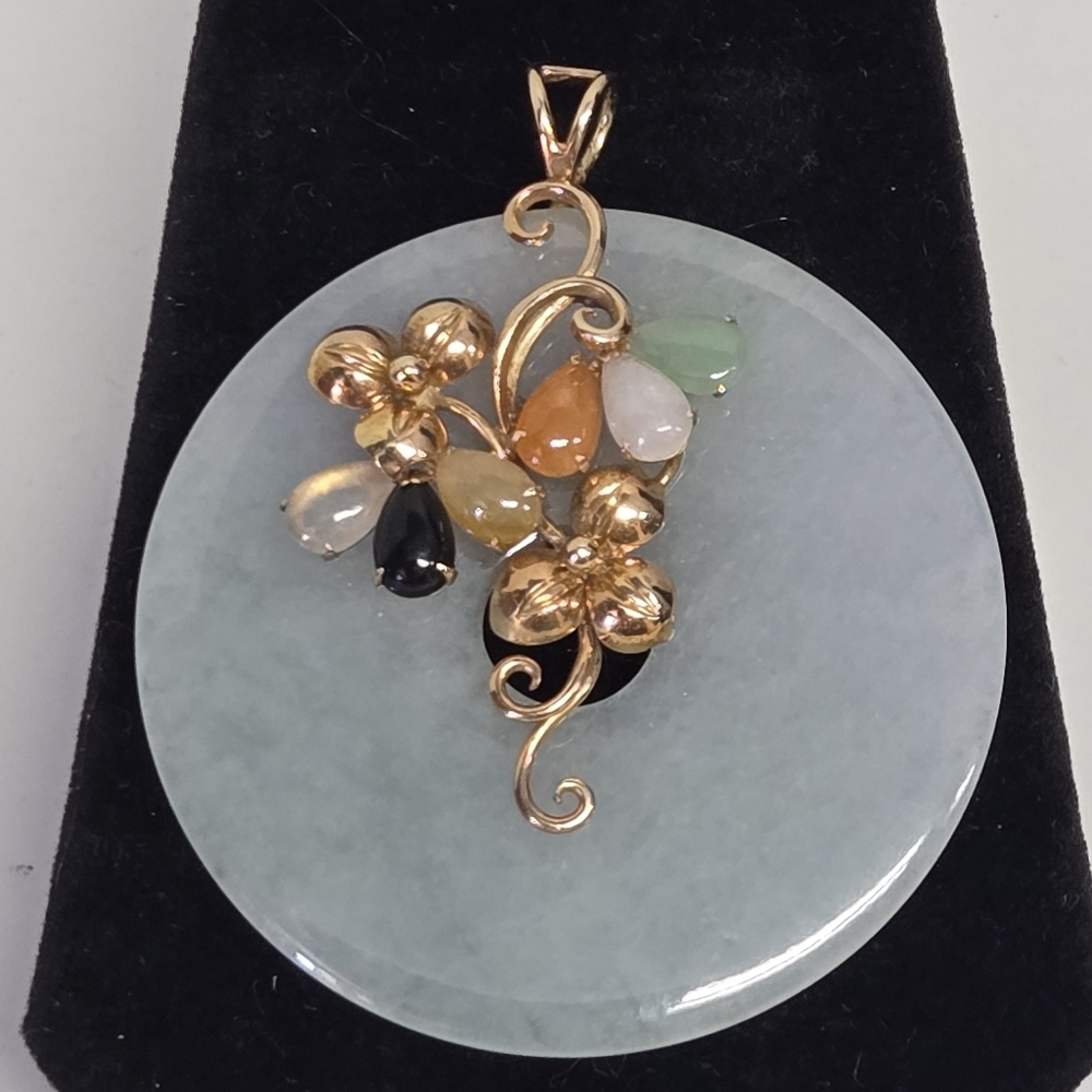 Vntg Jadeite w/14k Gold and Multicolor Jadeite Floral Pndt 2 1/2" Drop 2 1/8 Dia - Picture 9 of 10